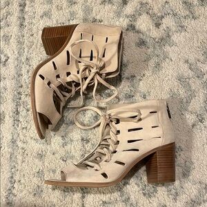 Vince Camuto Women's Cream Lace-Up Ankle Boots